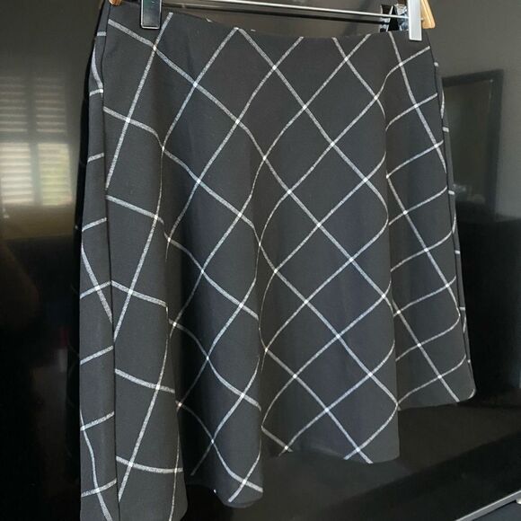 NWT LOFT Soft Knit Windowpane Plaid Flippy Skirt, Size SP - Picture 3 of 6